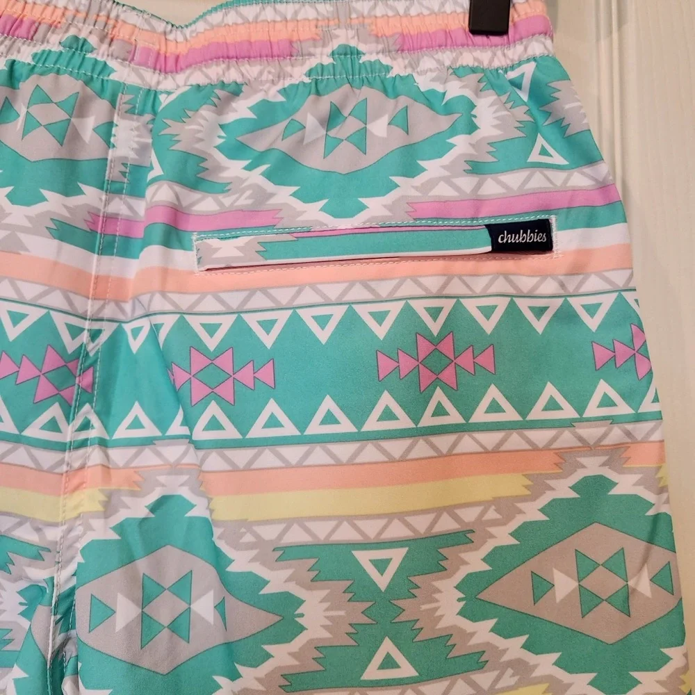 NWOT CHUBBIES Men’s‎ Size Small 5’5”Aztec Tribal Pastel Print Swim Shorts